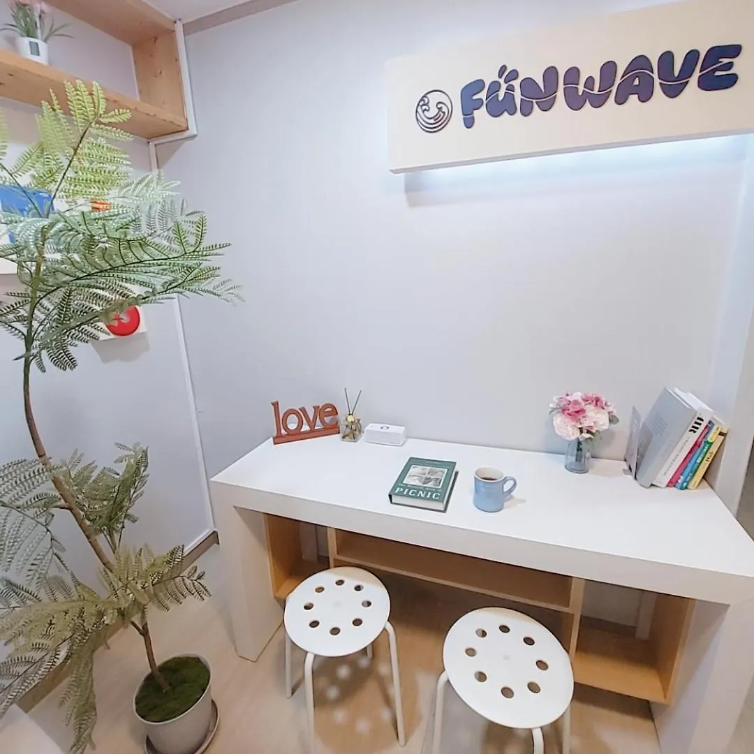 Funwave Guest House Μπουσάν