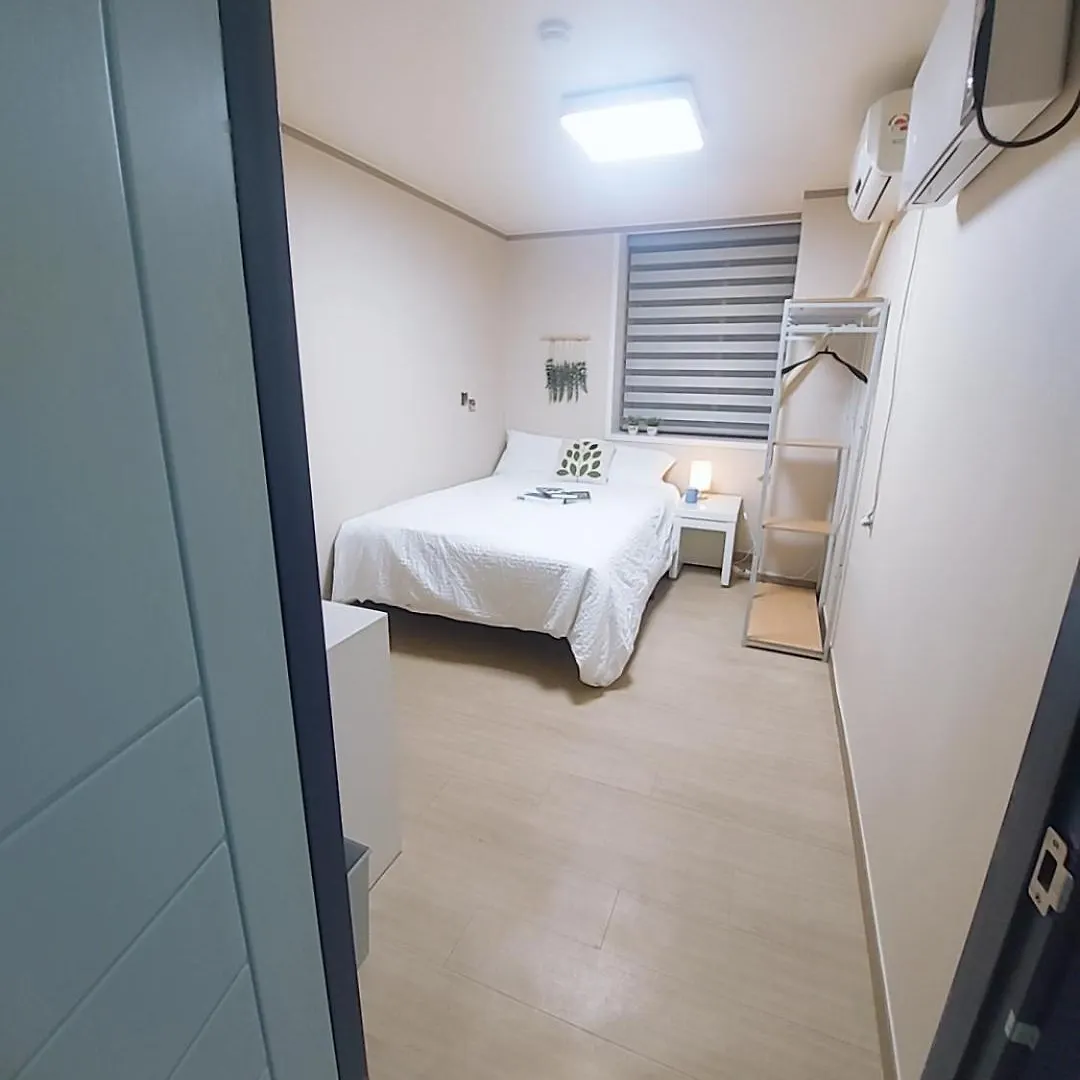 Funwave Guest House Μπουσάν