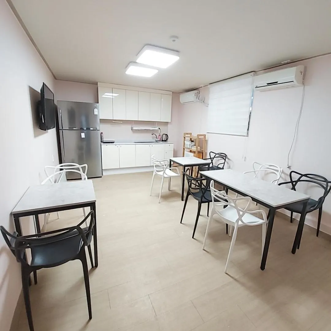 Funwave Guest House Μπουσάν