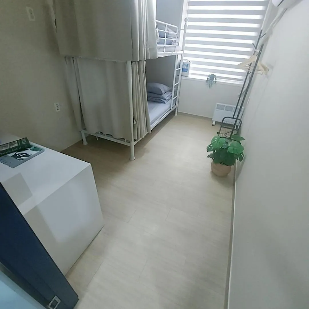 Funwave Guest House Μπουσάν