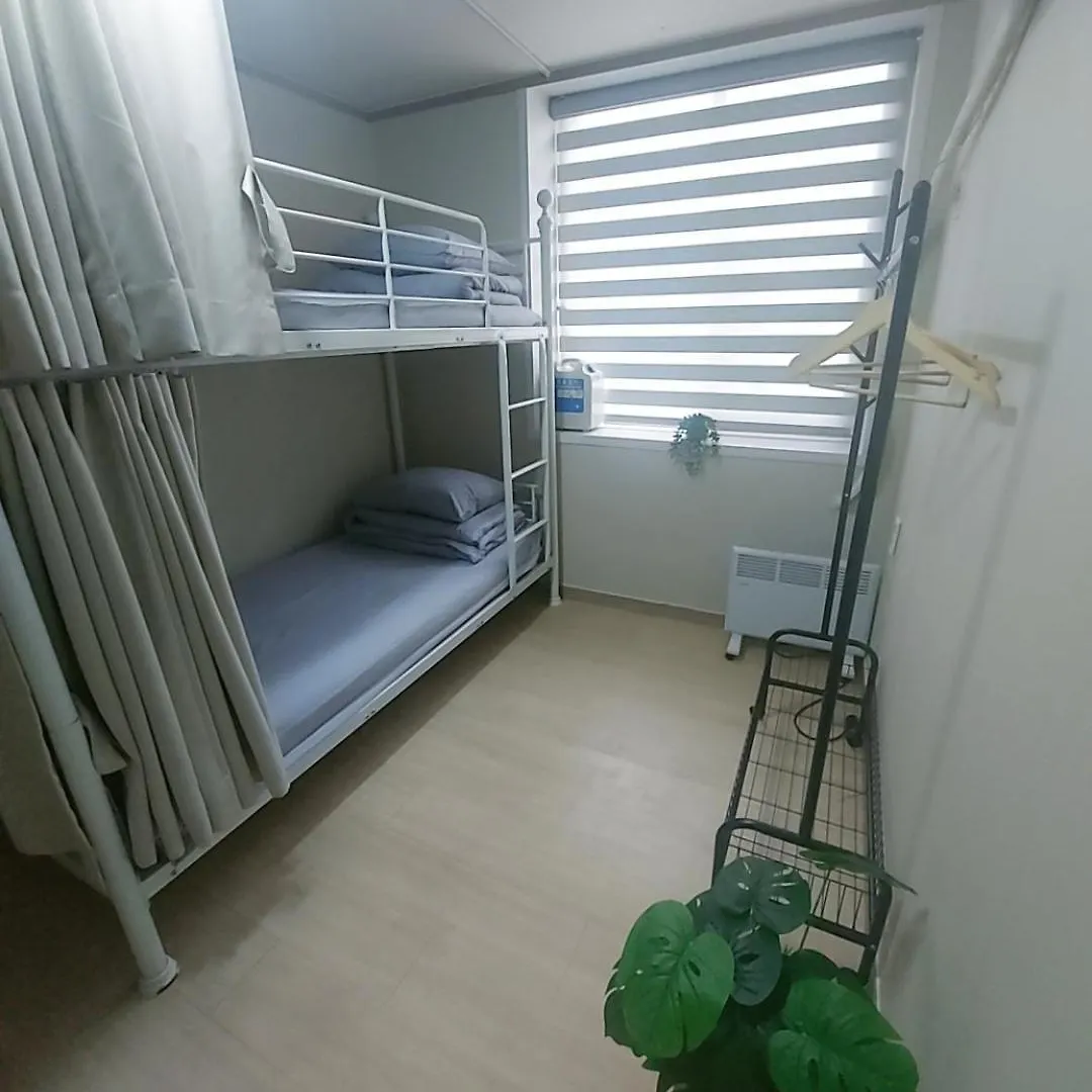 Funwave Guest House Μπουσάν